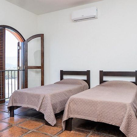 Casa luxuosa com 9 quartos e vista pro mar em Ubatuba, até 25 pessoas Exterior foto